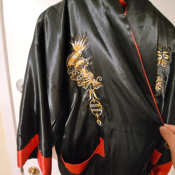 Reversible dragon robe - Picture 2 of 6